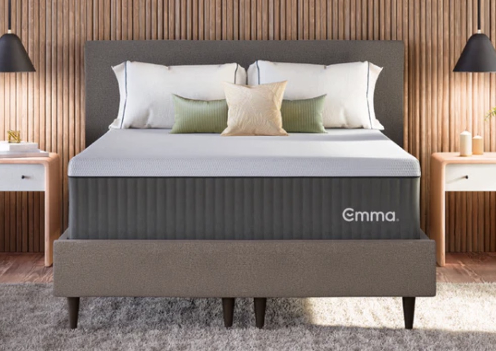 Product page photo of the Emma Hybrid Cooling Elite